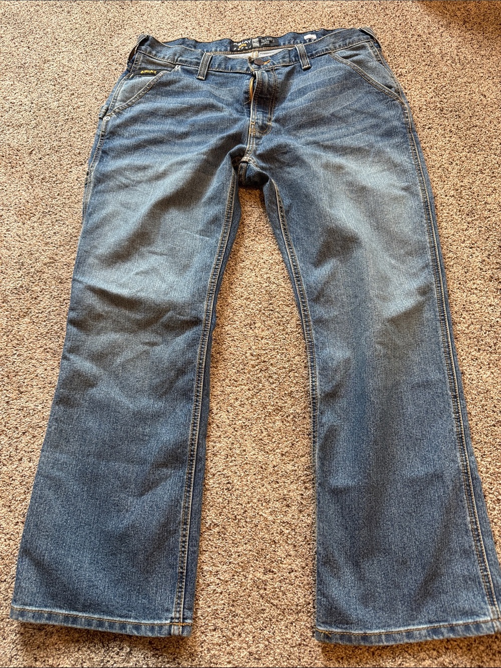 Ariat Men's Relaxed Jeans in Medium Blue Wash size 36x30